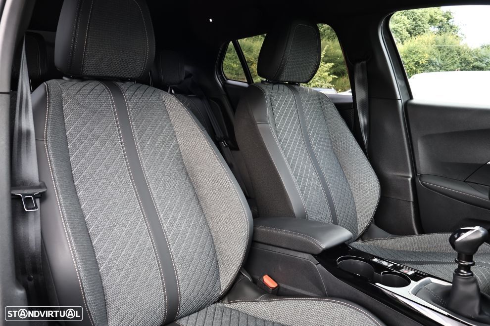 Peugeot 2008 1.2 PureTech Allure - 12