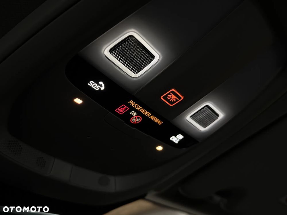 Volvo XC 60 B4 D AWD Plus Dark - 32