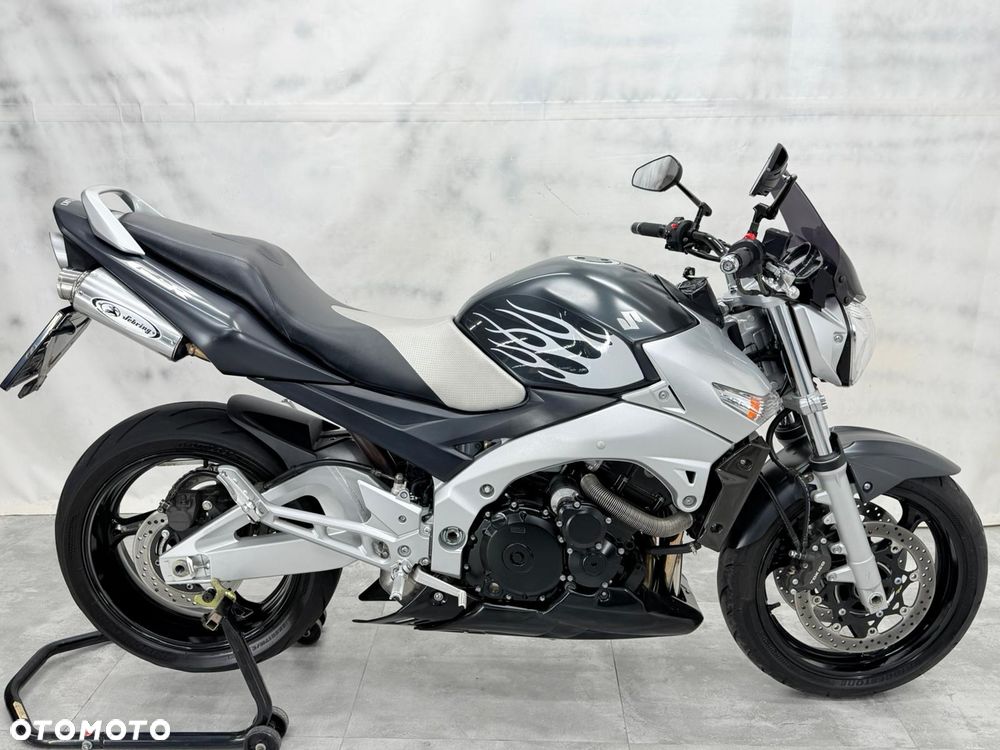Suzuki GSR - 2