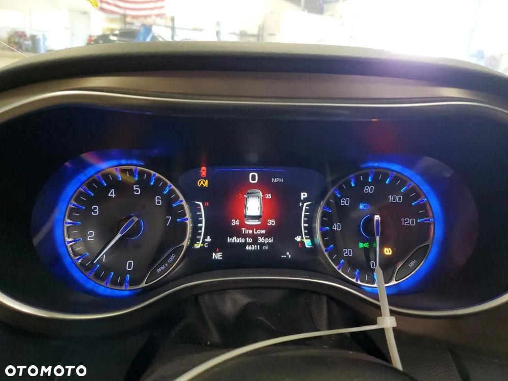 Chrysler Pacifica - 12