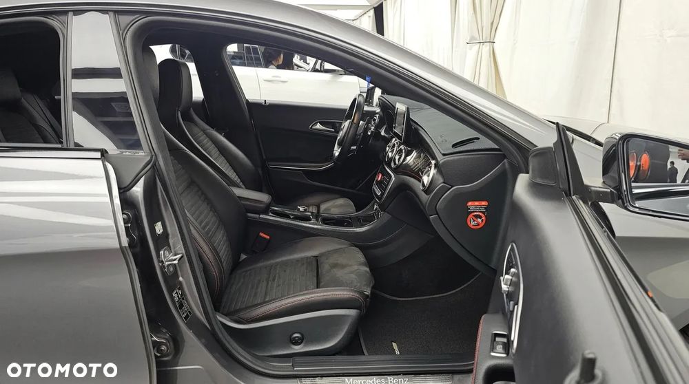 Mercedes-Benz CLA 250 4Matic 7G-DCT AMG Line - 17