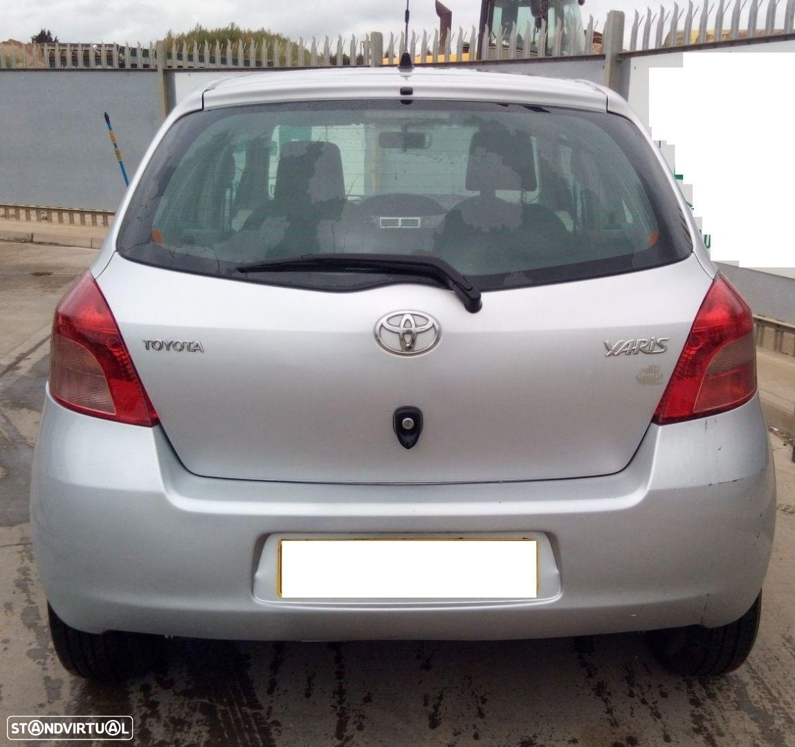 Toyota Yaris 1.3 VVT-i de 2006 disponível para peças - 4