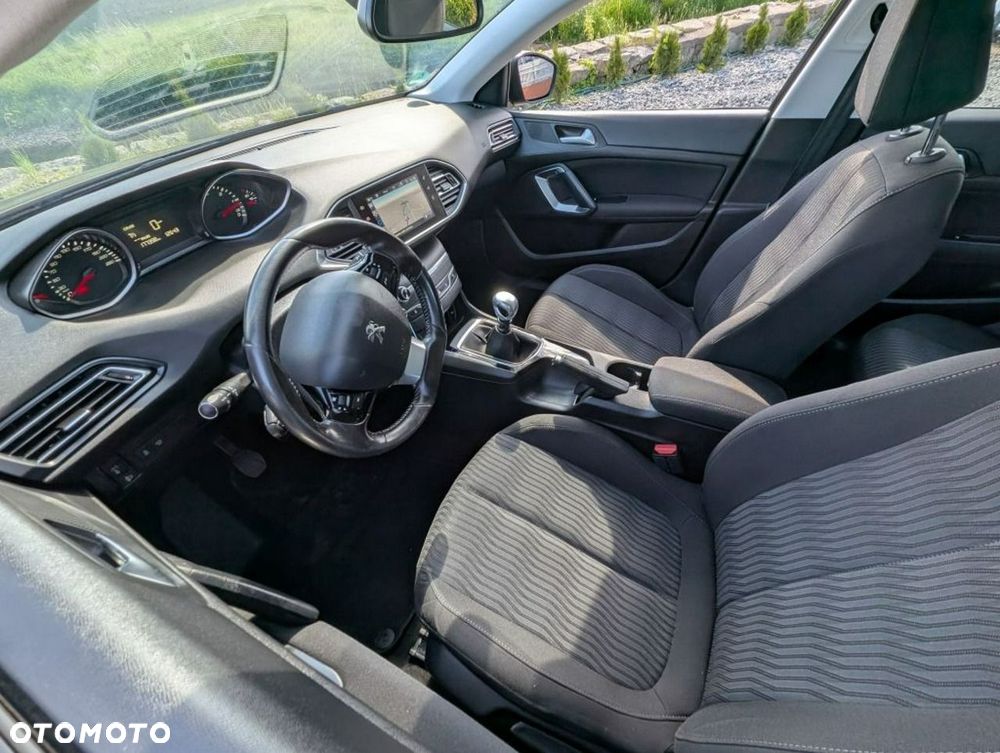 Peugeot 308 - 8