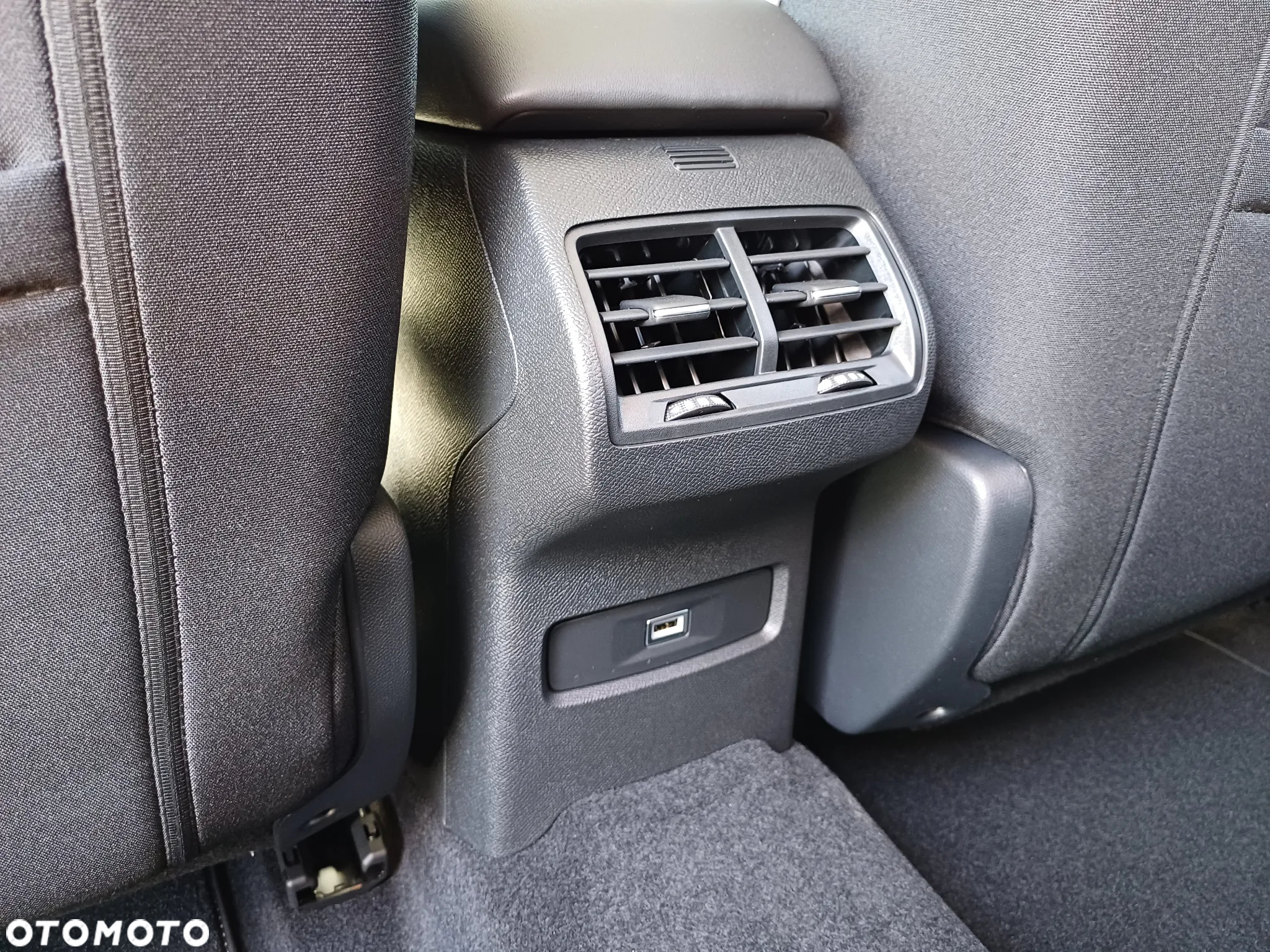 Citroën C4 1.2 PureTech Max S&S EAT8 - 19