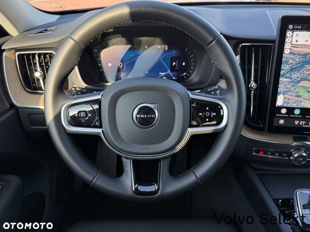 Volvo XC 60 B5 B AWD Plus Dark - 18