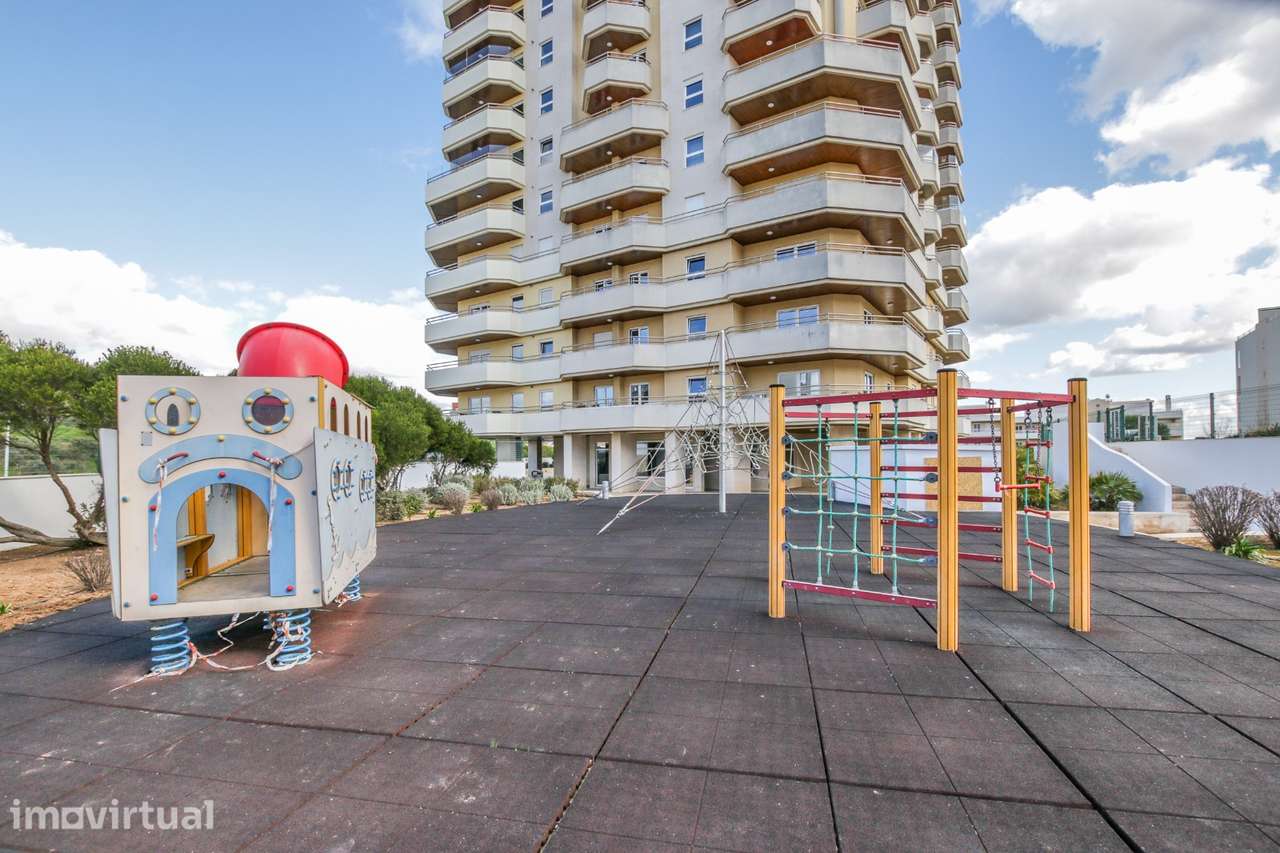 Apartamento Familiar Remodelado com Vista Rio Tejo e Condomínio de Lux - Grande imagem: 3/17