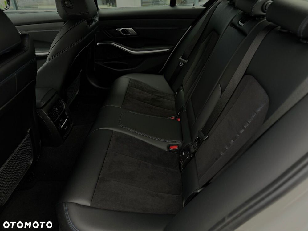 BMW Seria 3 318d M Sport - 14