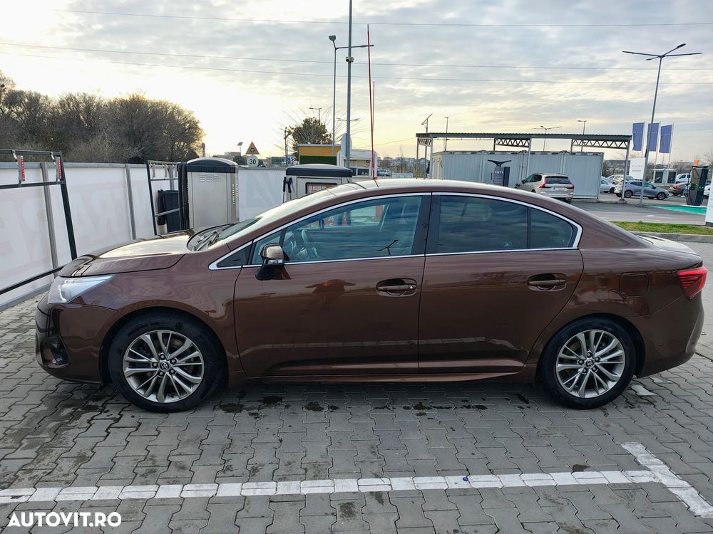 Toyota Avensis 2.0 D-4D Executive Terracotta - 3