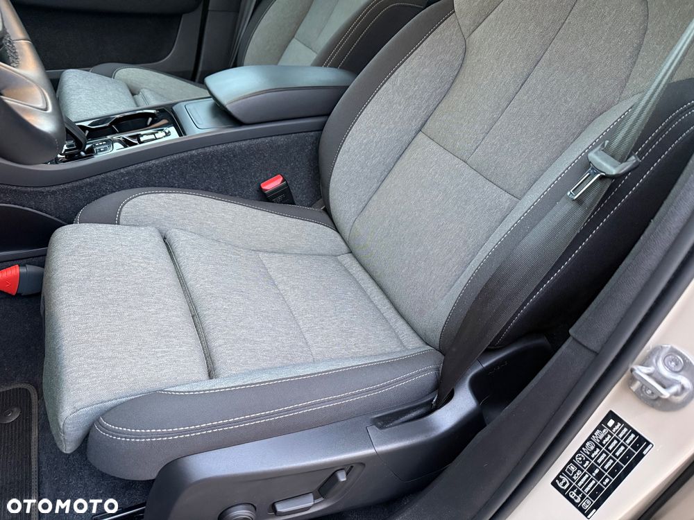 Volvo XC 40 B4 B DKG Plus Dark - 29