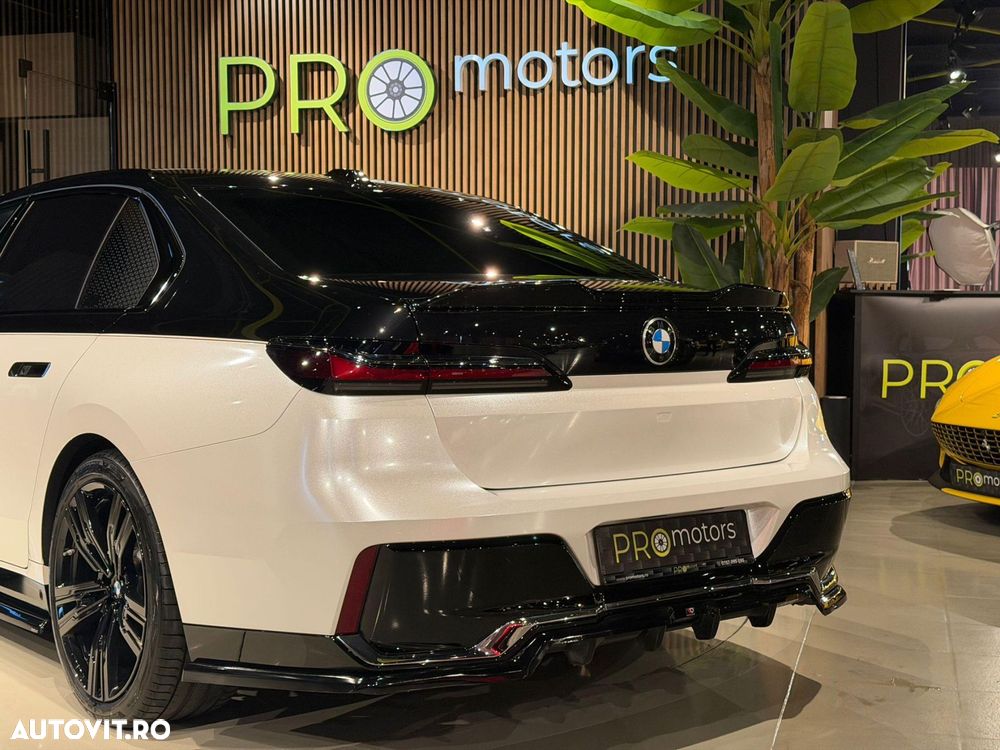 BMW Seria 7 740d xDrive MHEV - 12