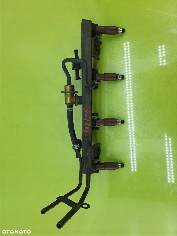 Listwa wtryskiwaczy Suzuki Liana 2001-2010 1,6 BENZYNA - 1