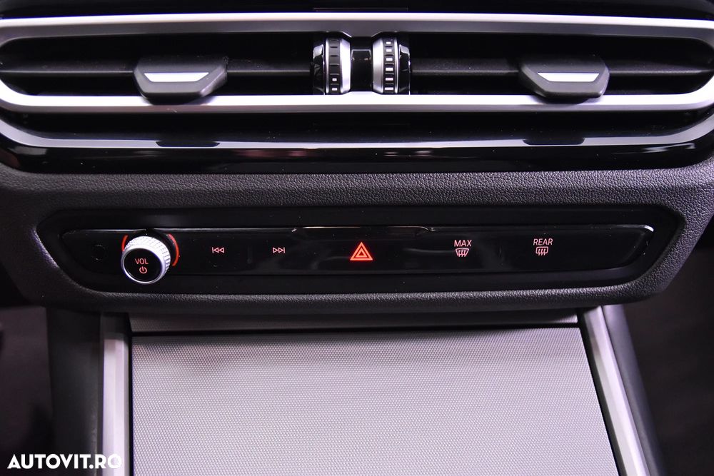 BMW Seria 3 318i Touring Aut. - 18