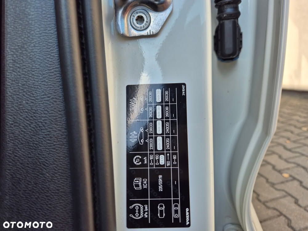 Volvo XC 40 D3 R-Design - 19