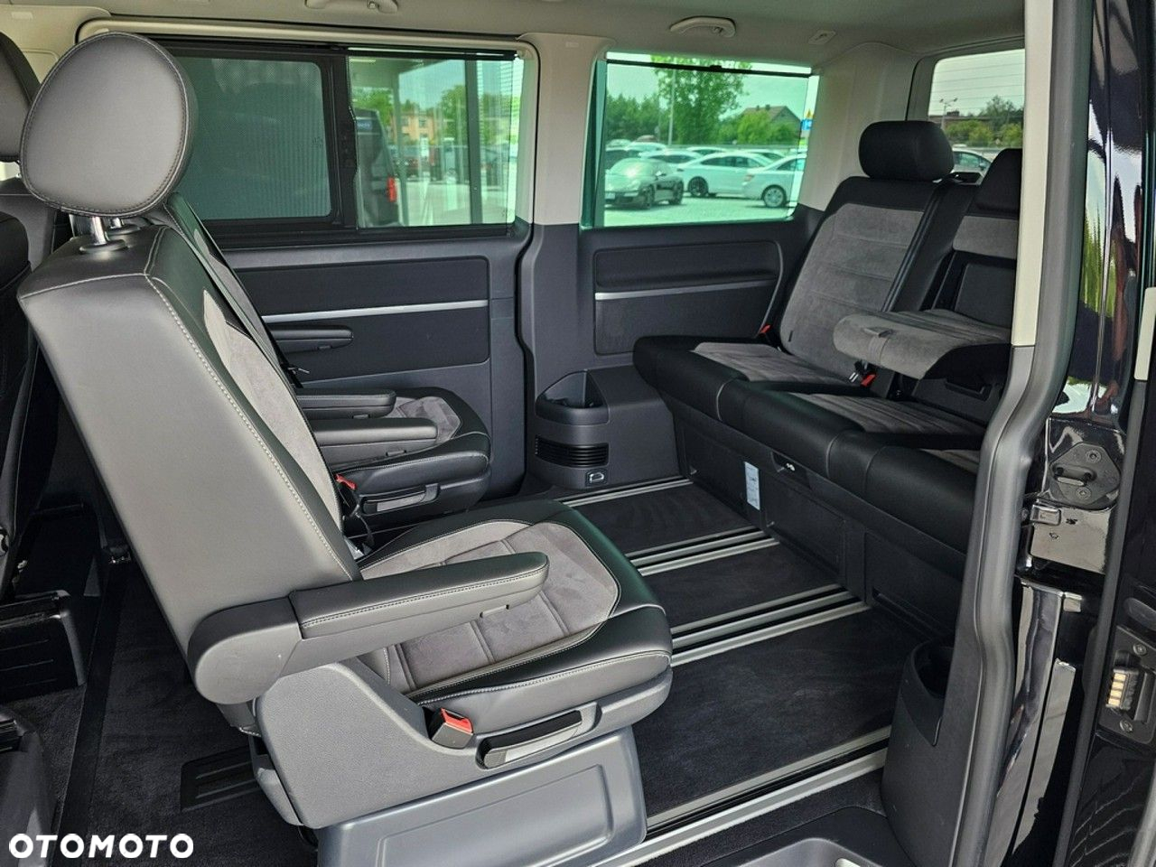 Volkswagen Multivan - 31