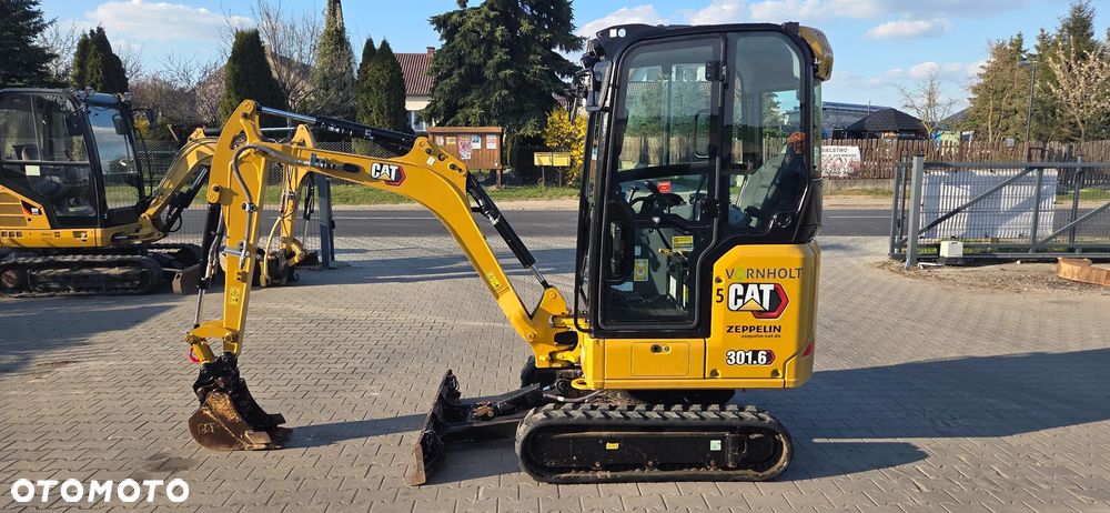 Caterpillar <<CAT 301.6, 2023r, 530MTG!, 1900kg, jazda w joystiku!z Niemiec!2 łyżki>> - 1