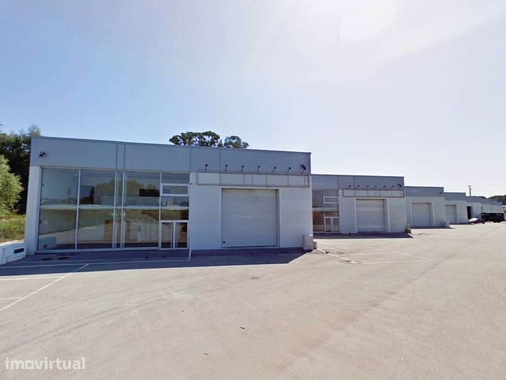 Armazém na Zona Industrial de Barrô - Grande imagem: 2/2