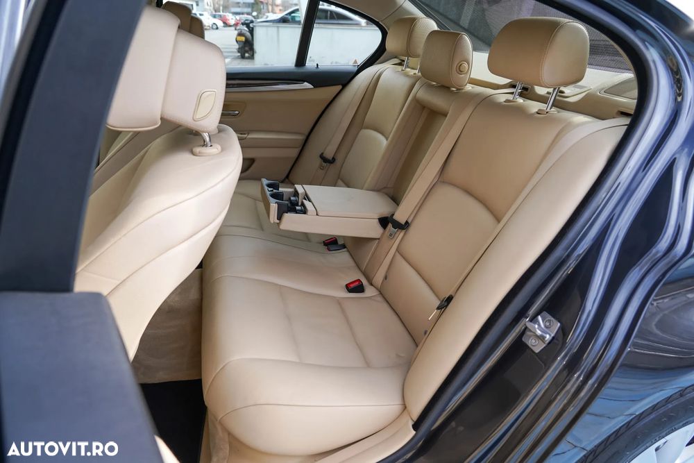 BMW Seria 5 523i Aut. - 9