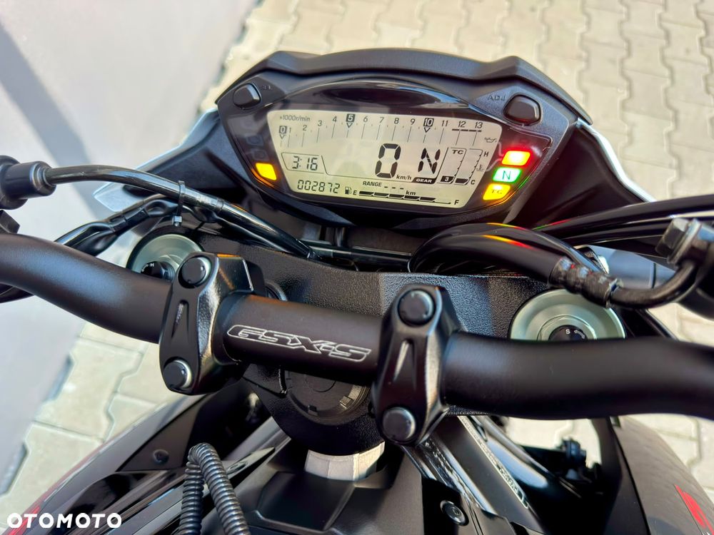 Suzuki GSX - 16