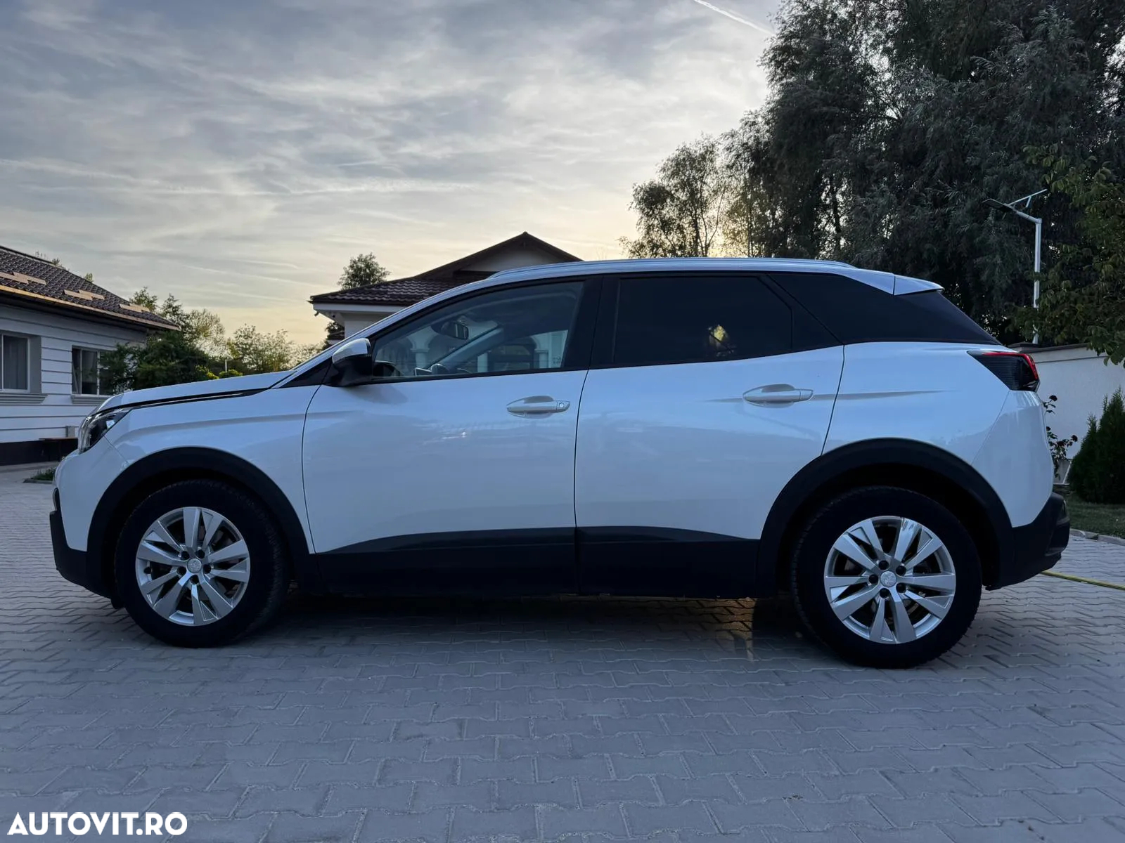 Peugeot 3008 1.2 PureTech Turbo S&S EAT8 Allure - 9