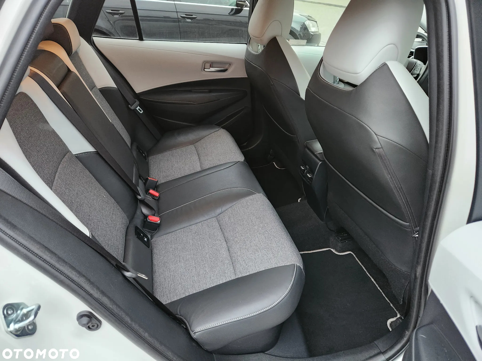 Toyota Corolla 2.0 Hybrid Executive - 4