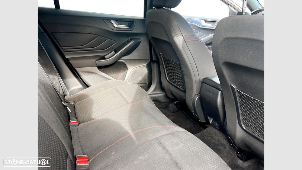 Ford Focus 1.0 EcoBoost MHEV ST-Line — fotografia 17