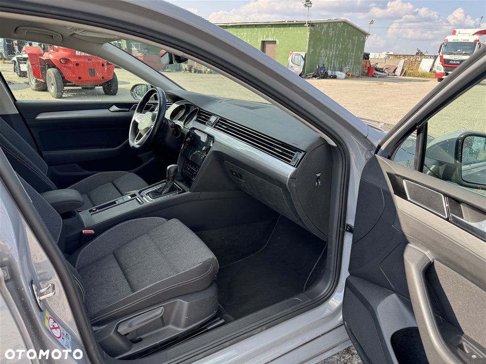 Volkswagen Passat - 19