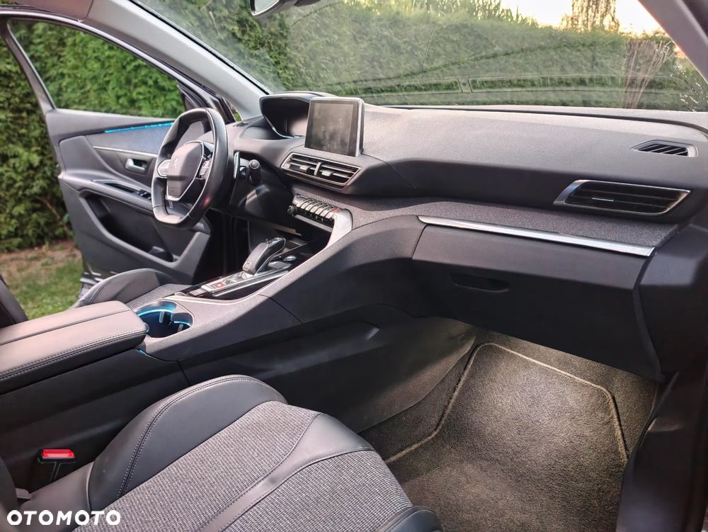 Peugeot 5008 1.6 PureTech Allure S&S EAT8 - 22