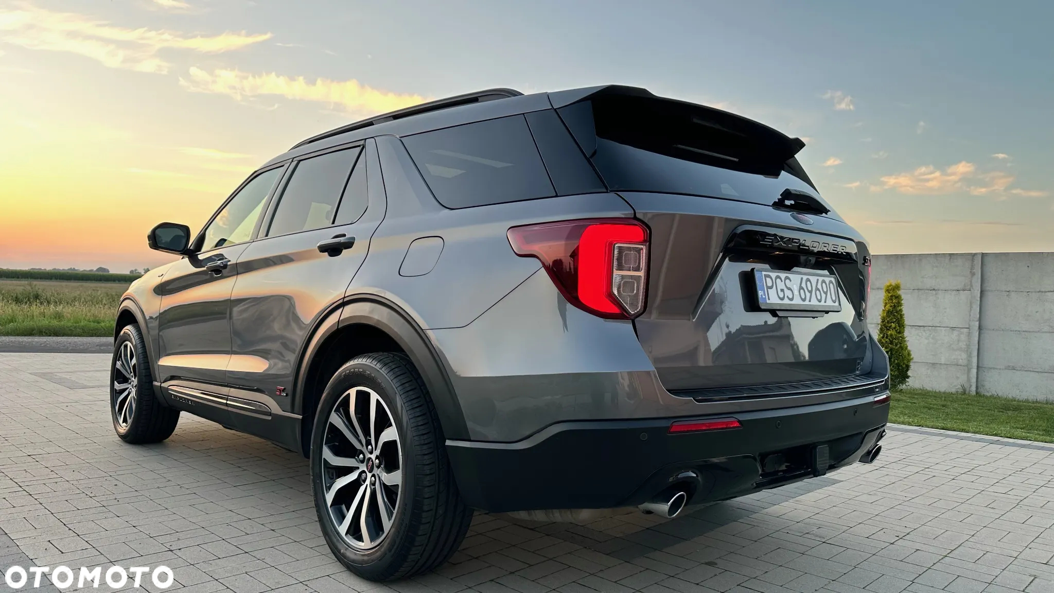 Ford Explorer - 4