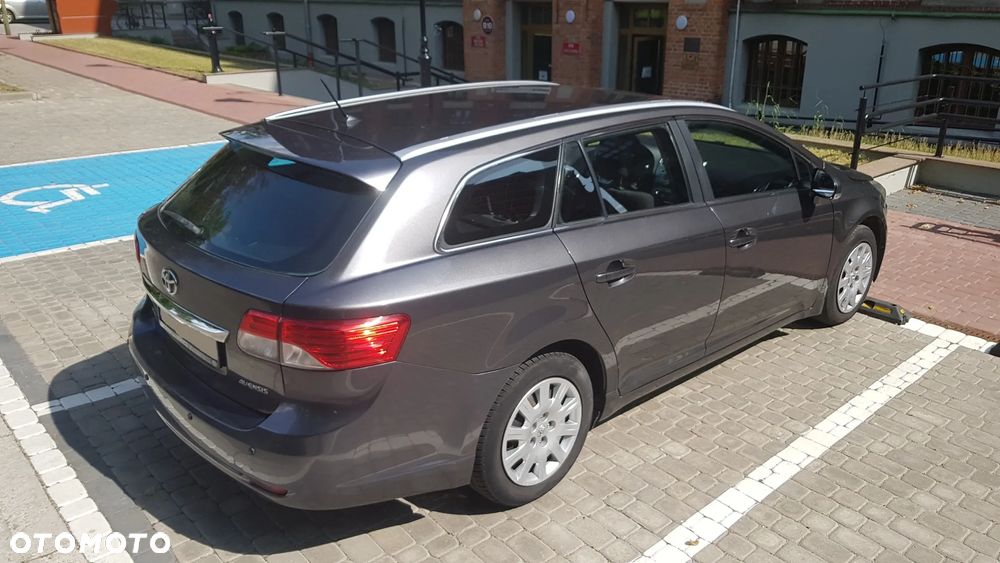 Toyota Avensis 2.0 D-4D Luna - 4