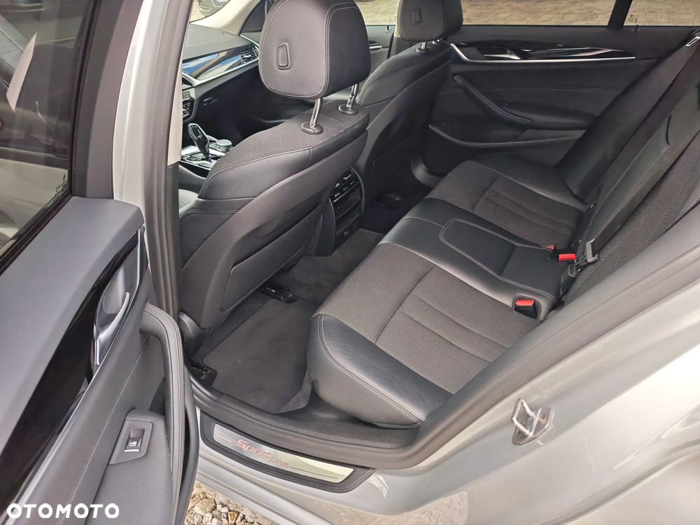 BMW Seria 5 530i Sport Line - 15