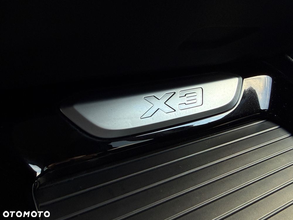 BMW X3 xDrive20i Advantage - 24
