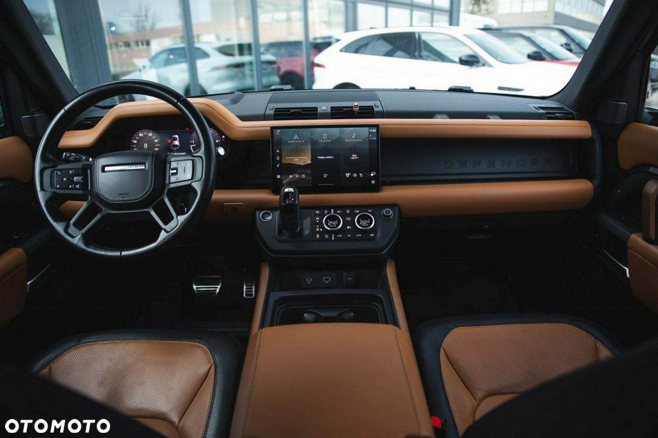 Land Rover Defender - 30