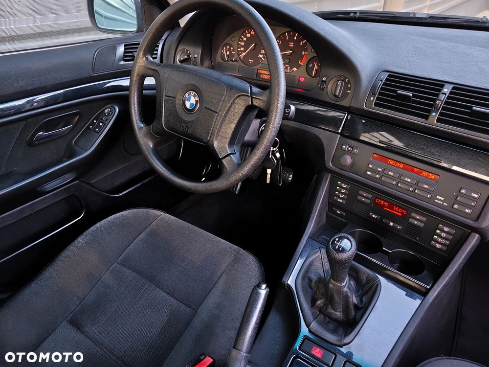 BMW Seria 5 - 38
