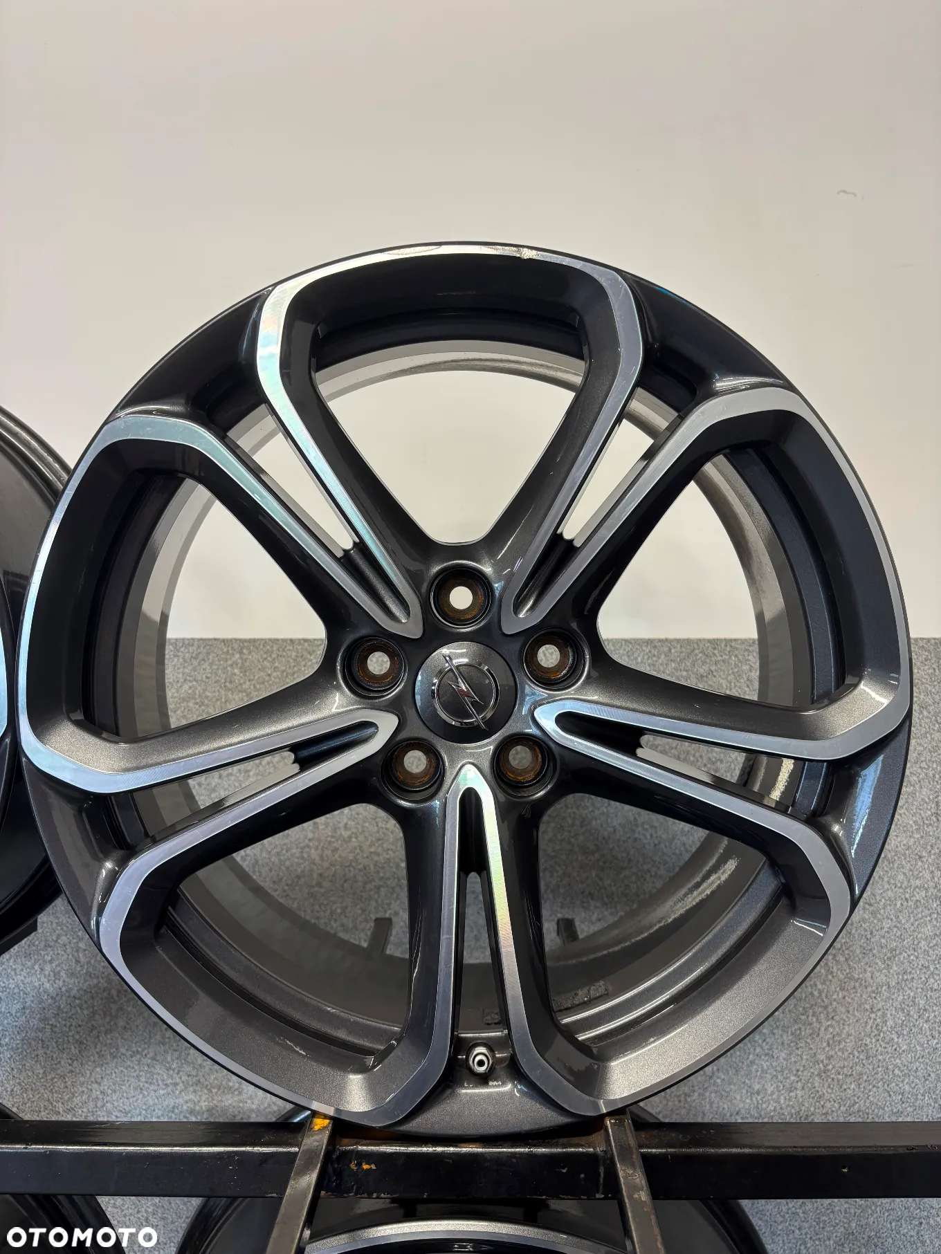 4 FELGI ALU. OPEL CORSA OPC,D,E,ADAM 18'' +TPMS 7,5J ET47  GM - 4