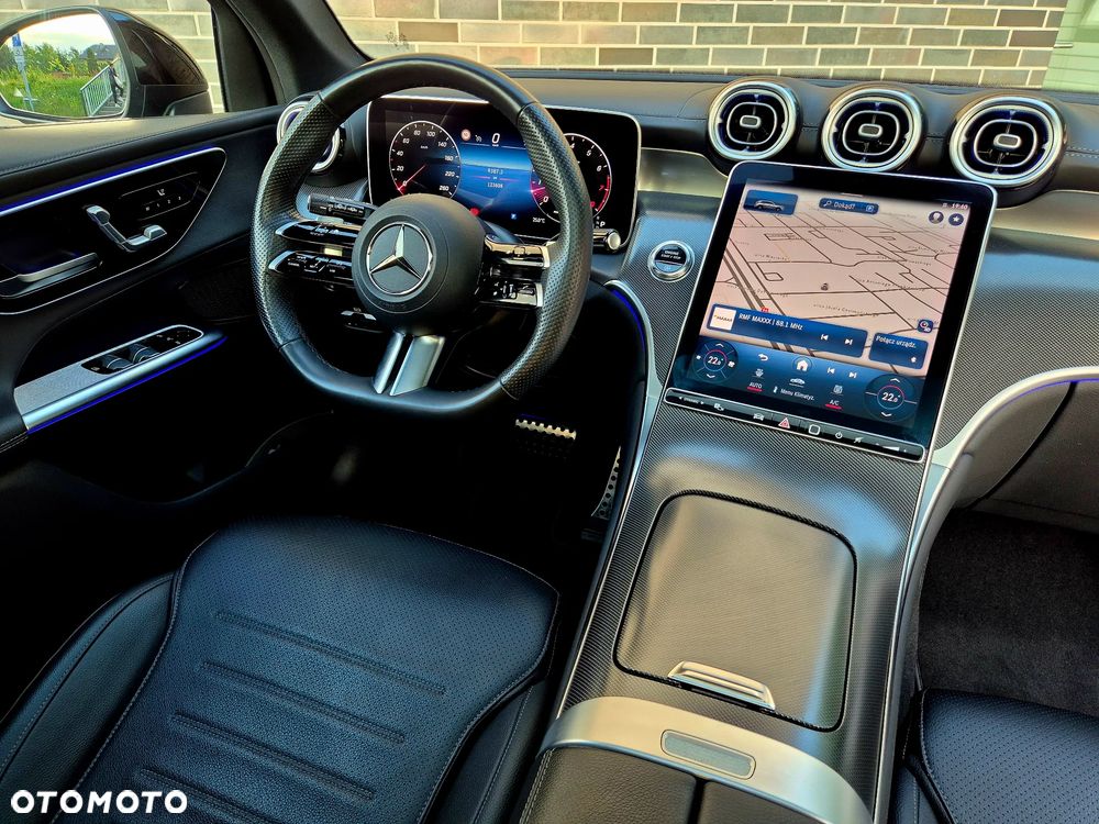 Mercedes-Benz GLC 300 4Matic 9G-TRONIC AMG Line Advanced - 24