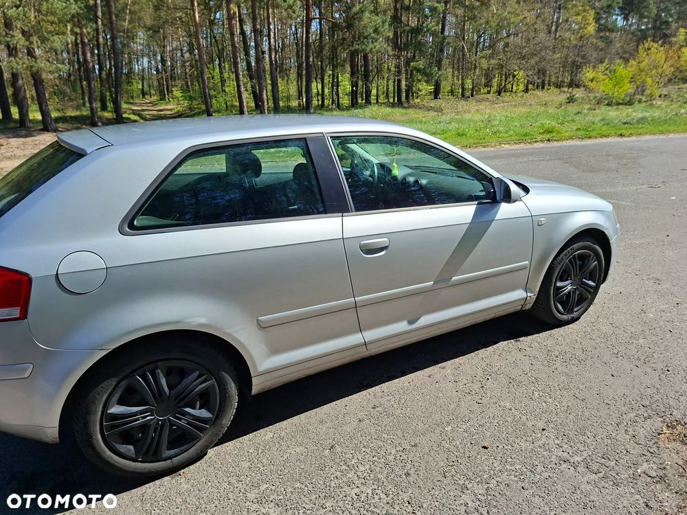 Audi A3 3-drzwiowe 1.6 FSI Ambiente - 4