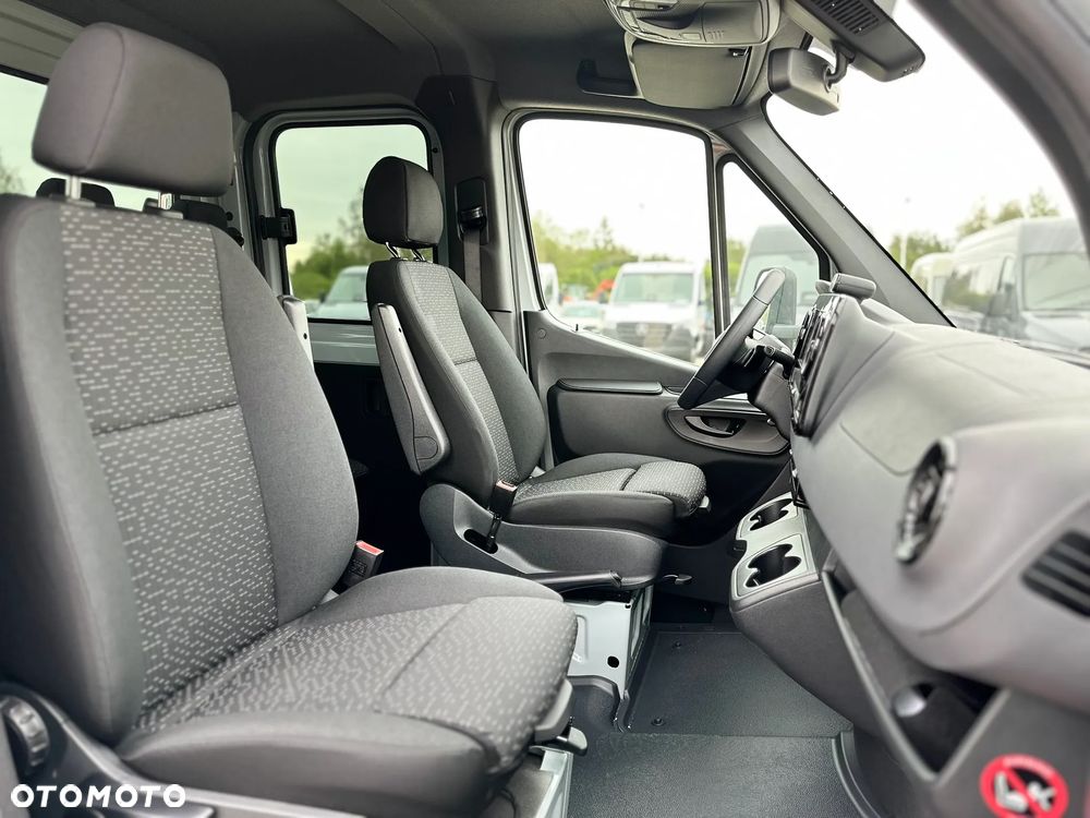 Mercedes-Benz Sprinter - 24