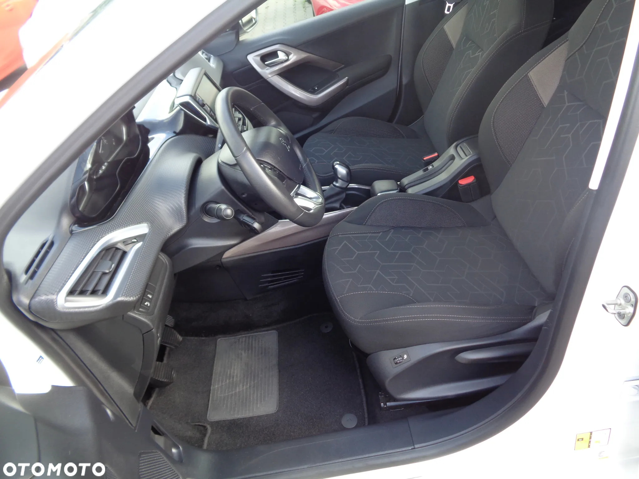 Peugeot 2008 1.2 Pure Tech Style - 10