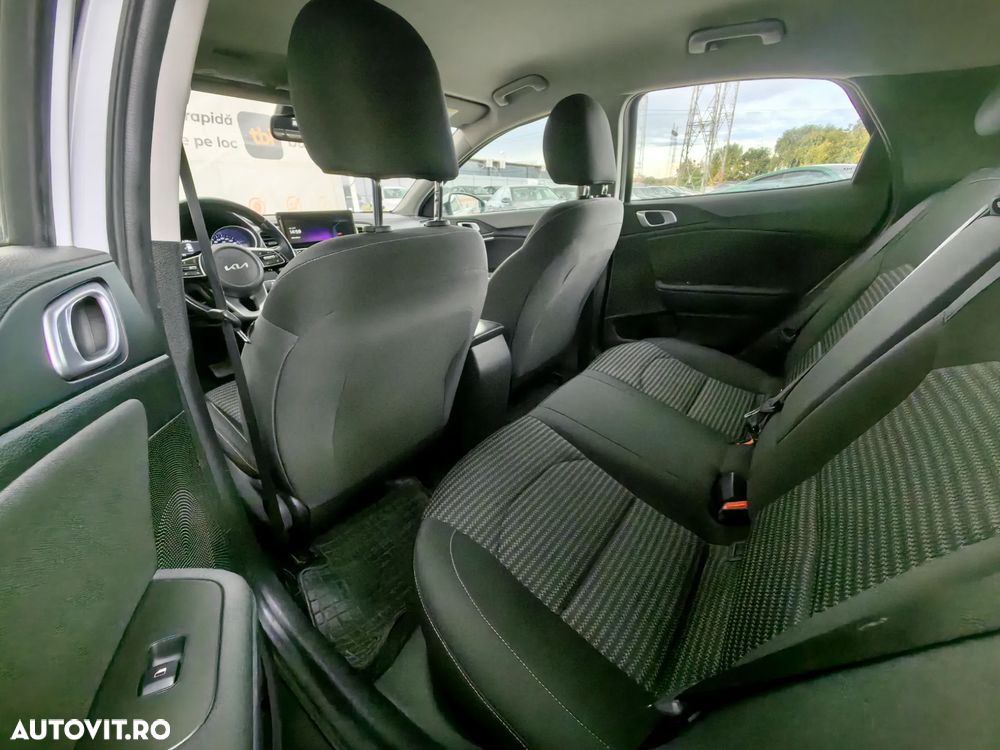 Kia Ceed 1.6 CRDi (48V Mild-Hybrid) DCT7 Vision - 7