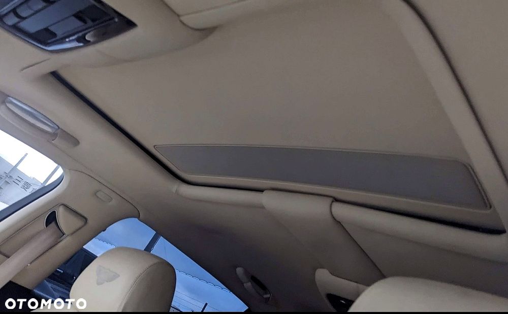 Bentley Flying Spur - 13