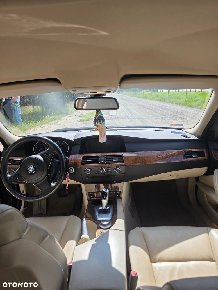 BMW Seria 5 523i - 12