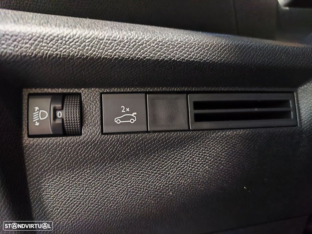 Citroën C4 X 1.2 PureTech Plus EAT8 - 10