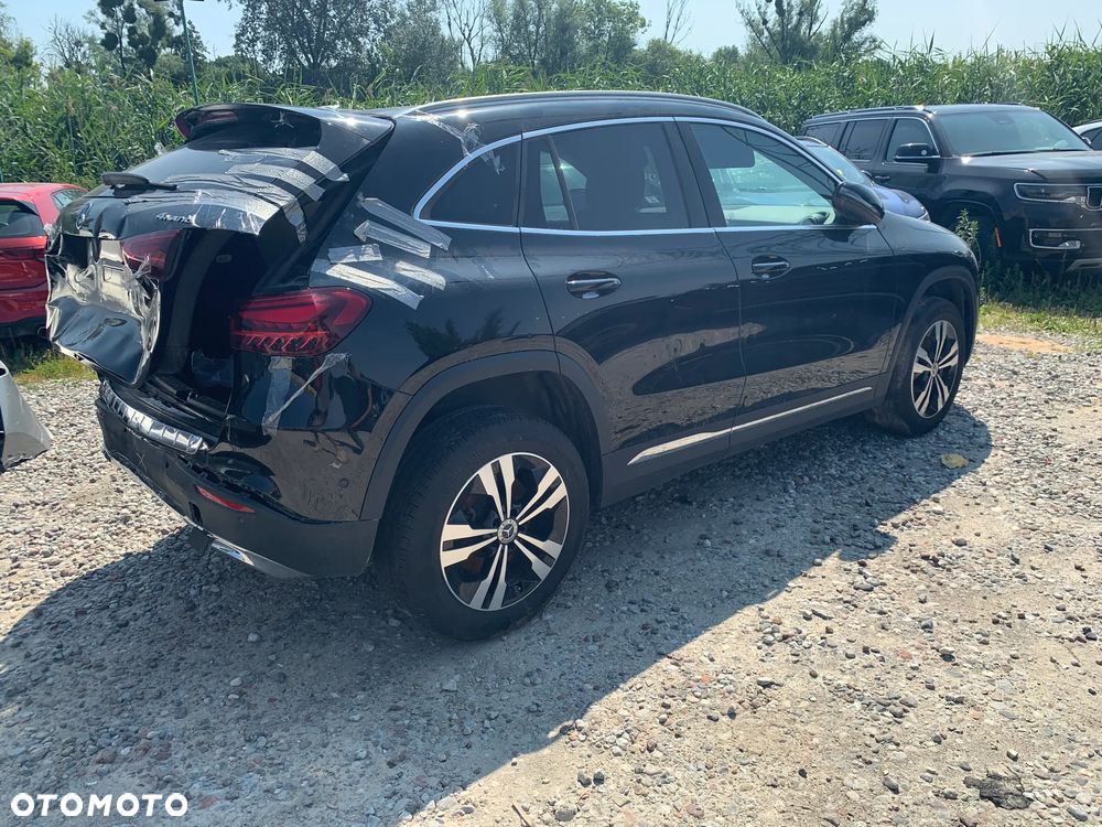 Mercedes-Benz GLA 250 4Matic 8G-DCT - 3