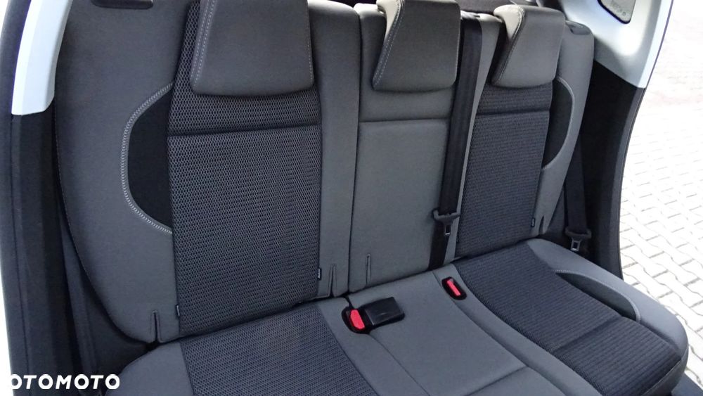 Peugeot 2008 1.2 Pure Tech GPF Allure S&S EAT6 - 24