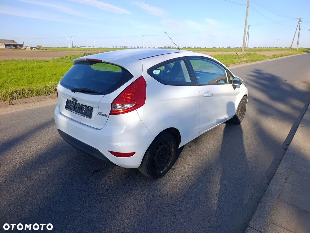 Ford Fiesta 1.25 Ambiente - 2