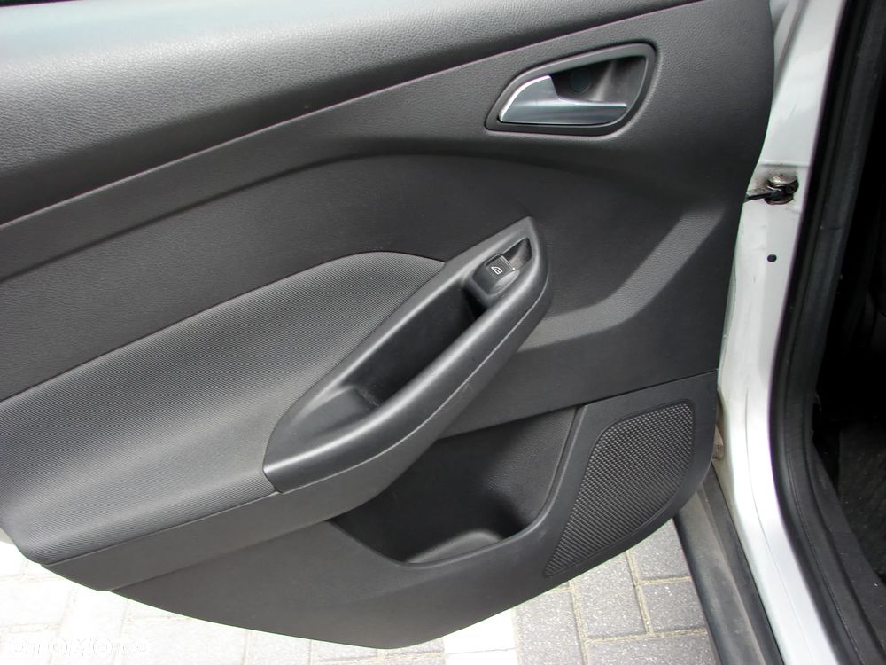 Ford Focus Turnier 1.6 TDCi DPF Start-Stopp-System Titanium - 15
