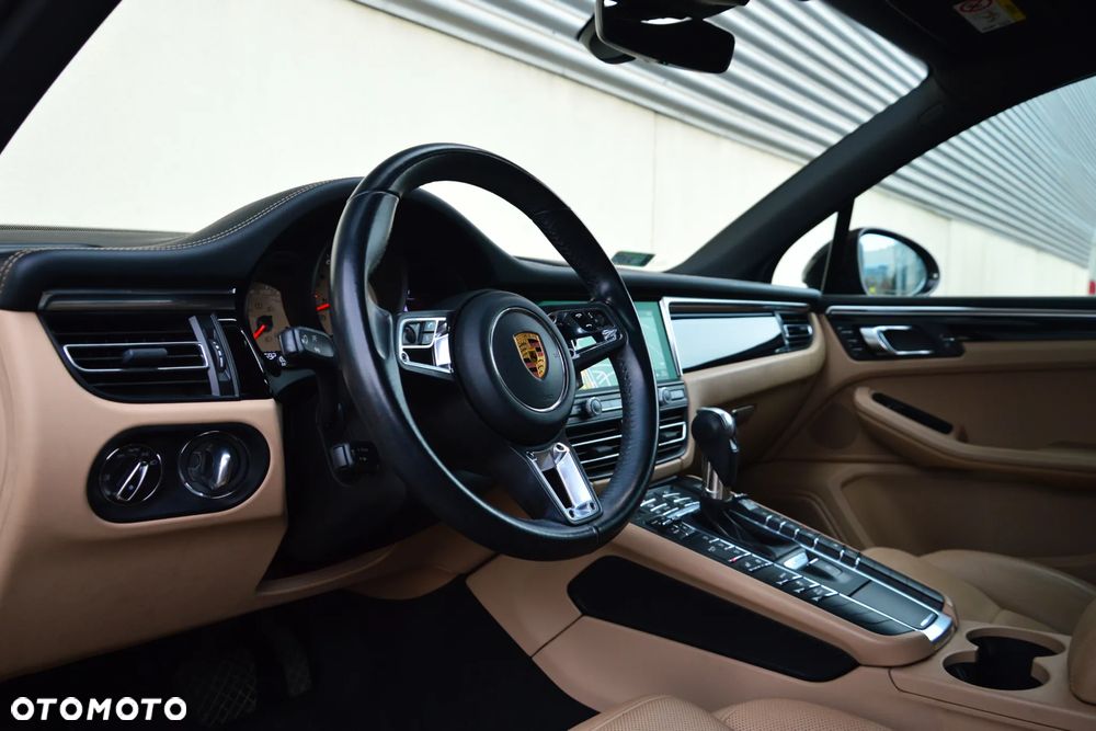 Porsche Macan Standard - 12