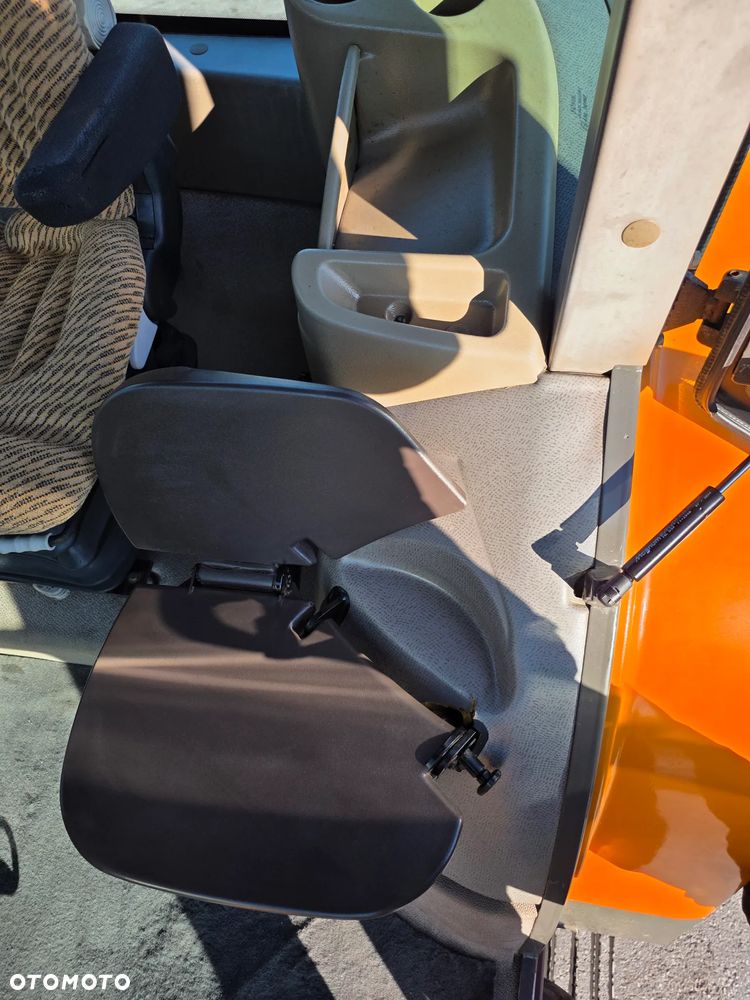 Renault Ares 630 - 13