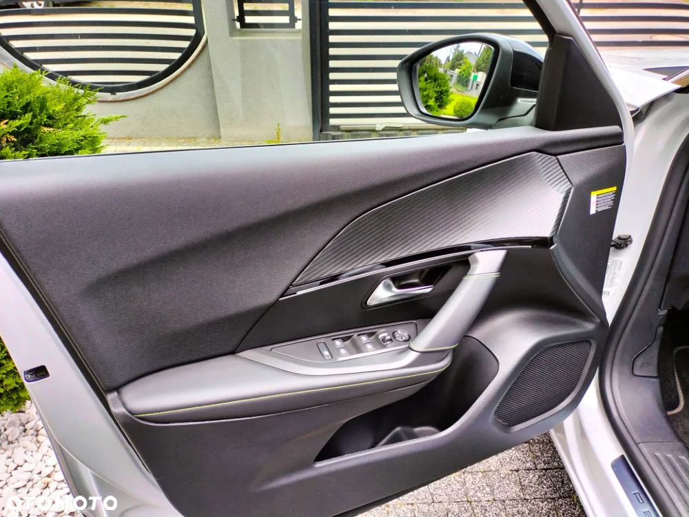 Peugeot 2008 Hybrid 136 e-DSC GT - 11