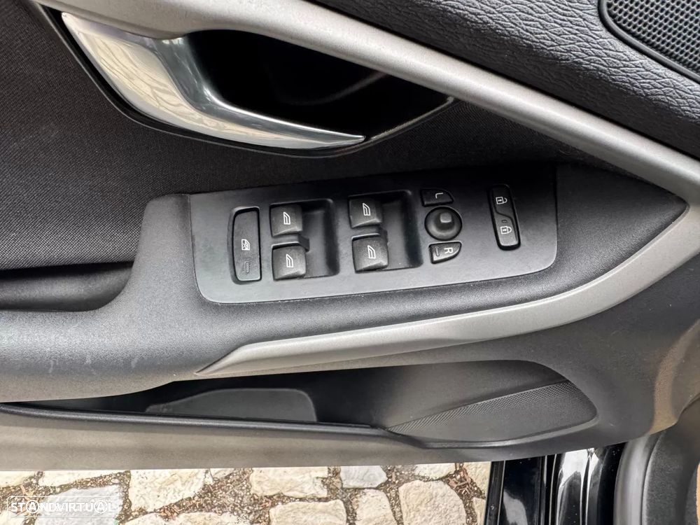 Volvo V40 2.0 D2 Momentum - 34